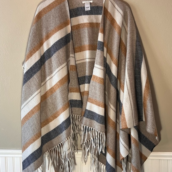 Maurice’s Wrap Shawl - Fringe detail - One Size - Picture 2 of 5